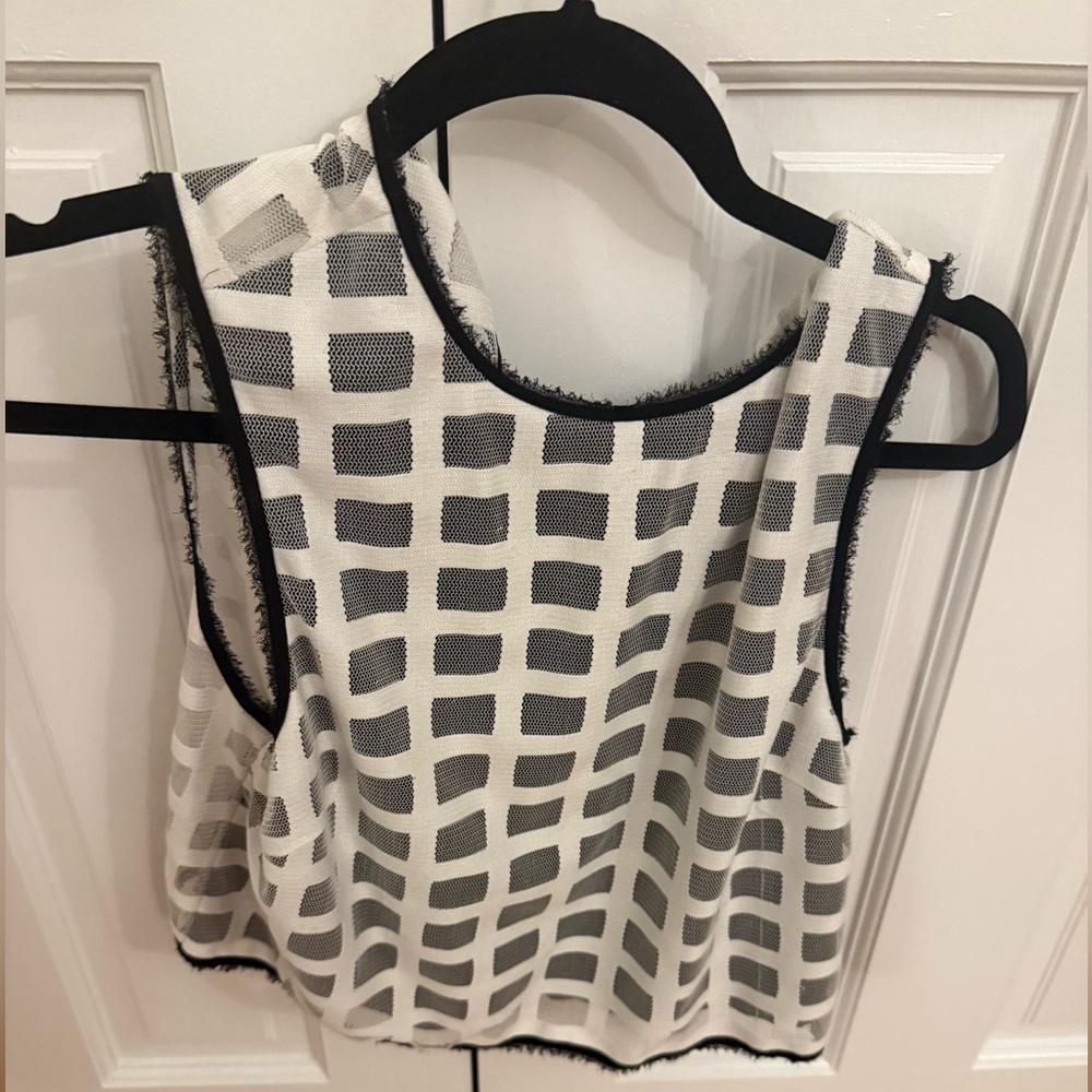 Vintage Intermix Chic Black and White Grid Pattern Women's crop Top